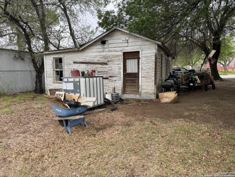 737 Avenue F Poteet TX 78065