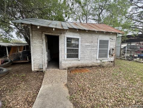 737 Avenue F Poteet TX 78065