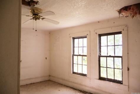 134 Kessler Lane Knippa TX 78870