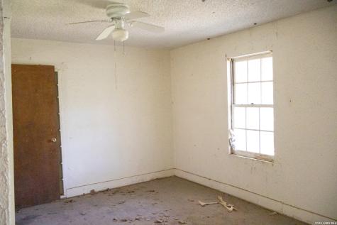134 Kessler Lane Knippa TX 78870