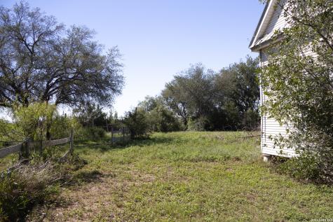 134 Kessler Lane Knippa TX 78870