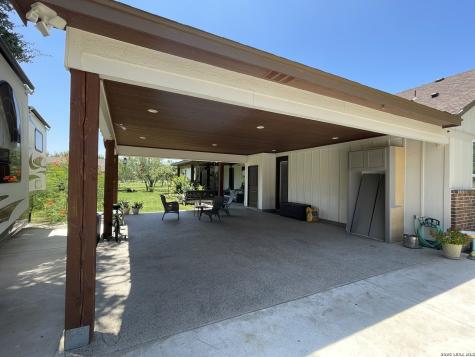 574 County Road 660 Devine TX 78016