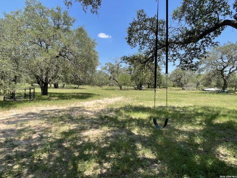 574 County Road 660 Devine TX 78016