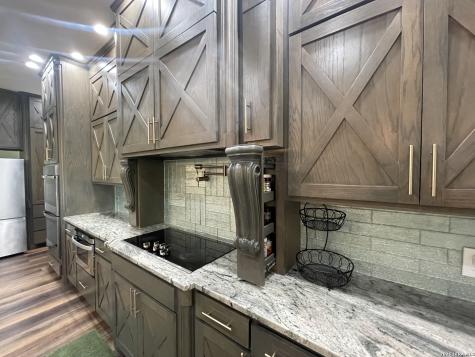 574 County Road 660 Devine TX 78016