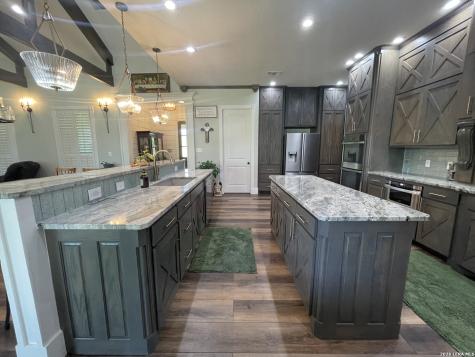 574 County Road 660 Devine TX 78016