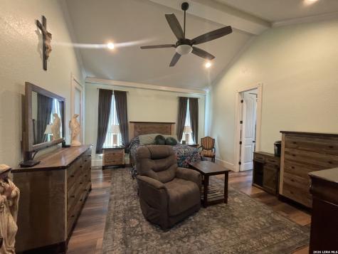 574 County Road 660 Devine TX 78016