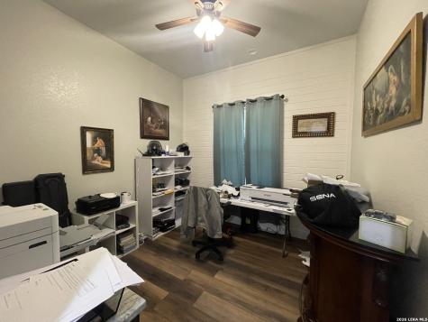 574 County Road 660 Devine TX 78016
