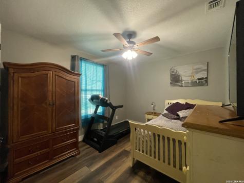 574 County Road 660 Devine TX 78016