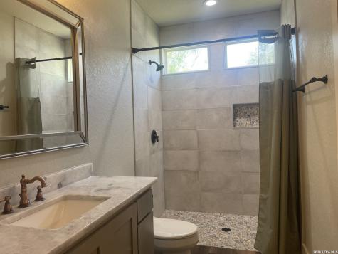 574 County Road 660 Devine TX 78016