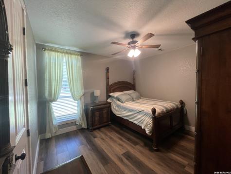 574 County Road 660 Devine TX 78016