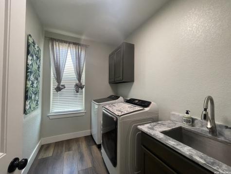 574 County Road 660 Devine TX 78016