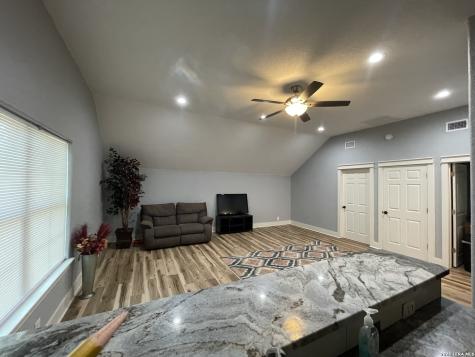 574 County Road 660 Devine TX 78016