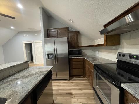 574 County Road 660 Devine TX 78016