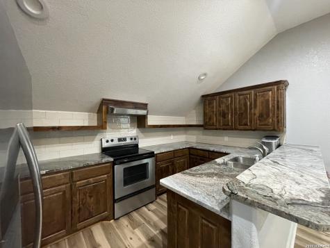 574 County Road 660 Devine TX 78016