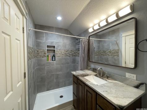 574 County Road 660 Devine TX 78016