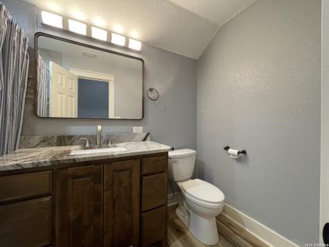 574 County Road 660 Devine TX 78016