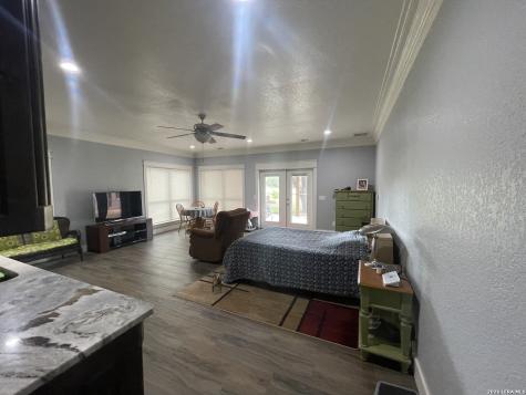 574 County Road 660 Devine TX 78016