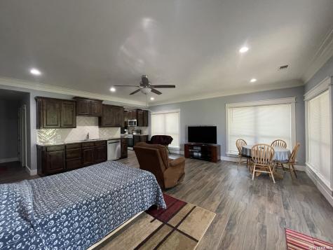 574 County Road 660 Devine TX 78016