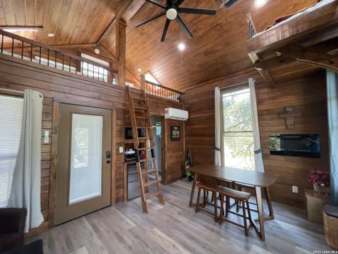 574 County Road 660 Devine TX 78016