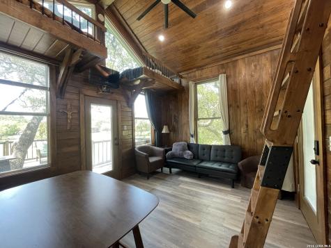 574 County Road 660 Devine TX 78016