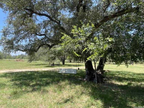 574 County Road 660 Devine TX 78016