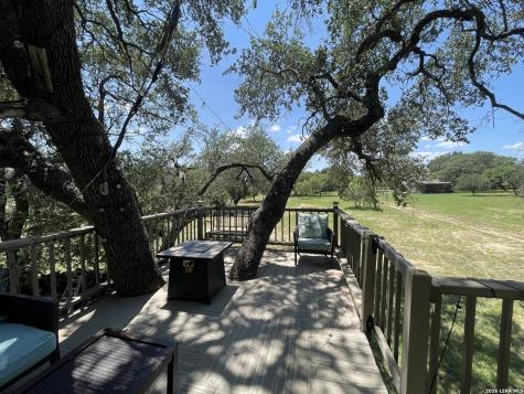 574 County Road 660 Devine TX 78016