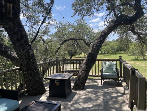 574 County Road 660 Devine TX 78016
