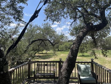 574 County Road 660 Devine TX 78016