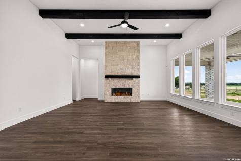 302 Venado Oaks Castroville TX 78009