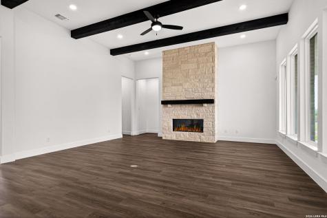302 Venado Oaks Castroville TX 78009