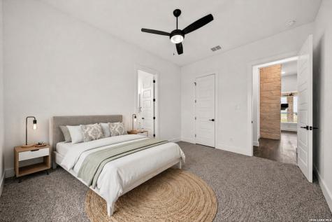 302 Venado Oaks Castroville TX 78009