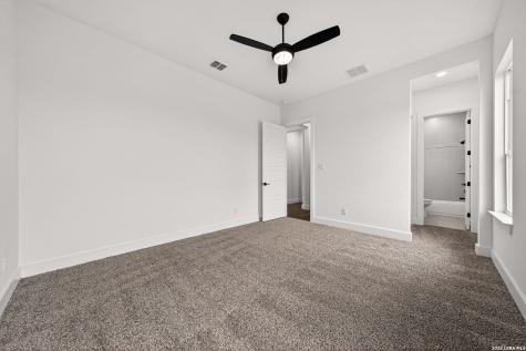 302 Venado Oaks Castroville TX 78009