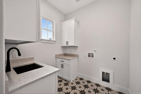 302 Venado Oaks Castroville TX 78009