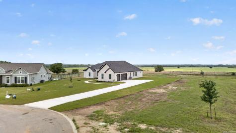 302 Venado Oaks Castroville TX 78009