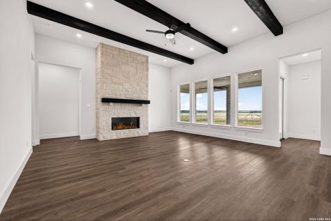 302 Venado Oaks Castroville TX 78009