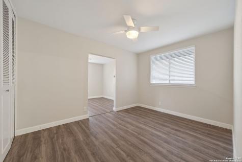 1013 North Boulevard Universal City TX 78148