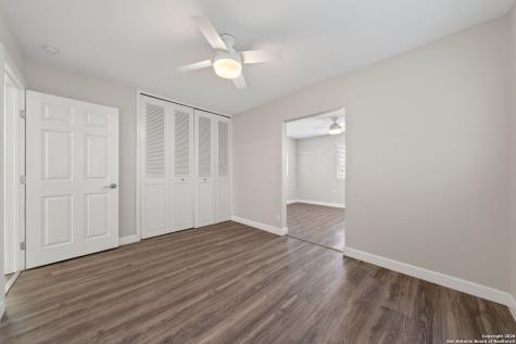 1013 North Boulevard Universal City TX 78148