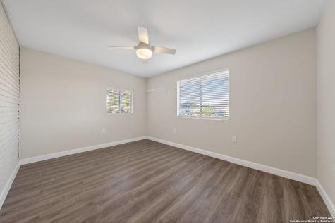 1013 North Boulevard Universal City TX 78148