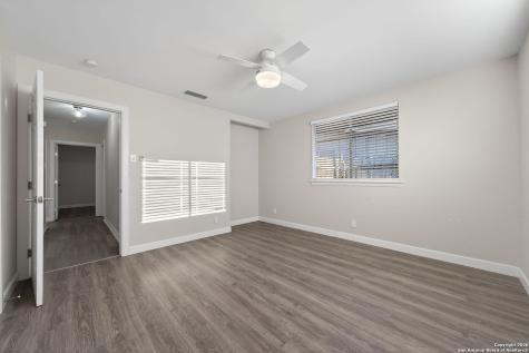 1013 North Boulevard Universal City TX 78148