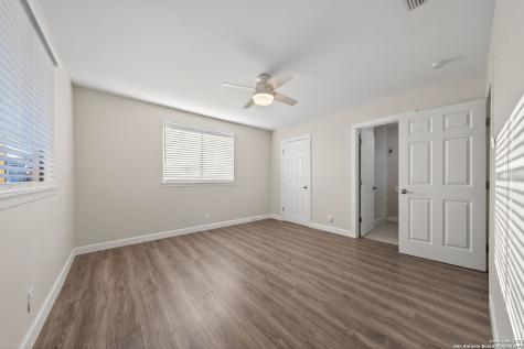 1013 North Boulevard Universal City TX 78148