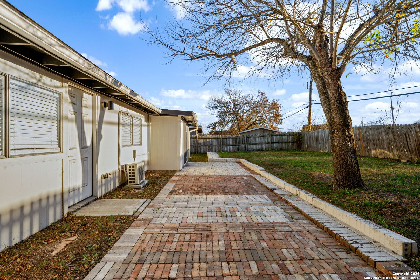 1013 North Boulevard Universal City TX 78148