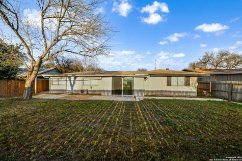 1013 North Boulevard Universal City TX 78148