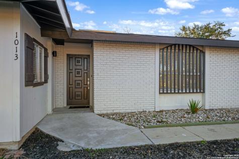 1013 North Boulevard Universal City TX 78148