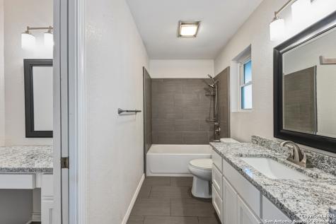 21 Royal Crest New Braunfels TX 78130