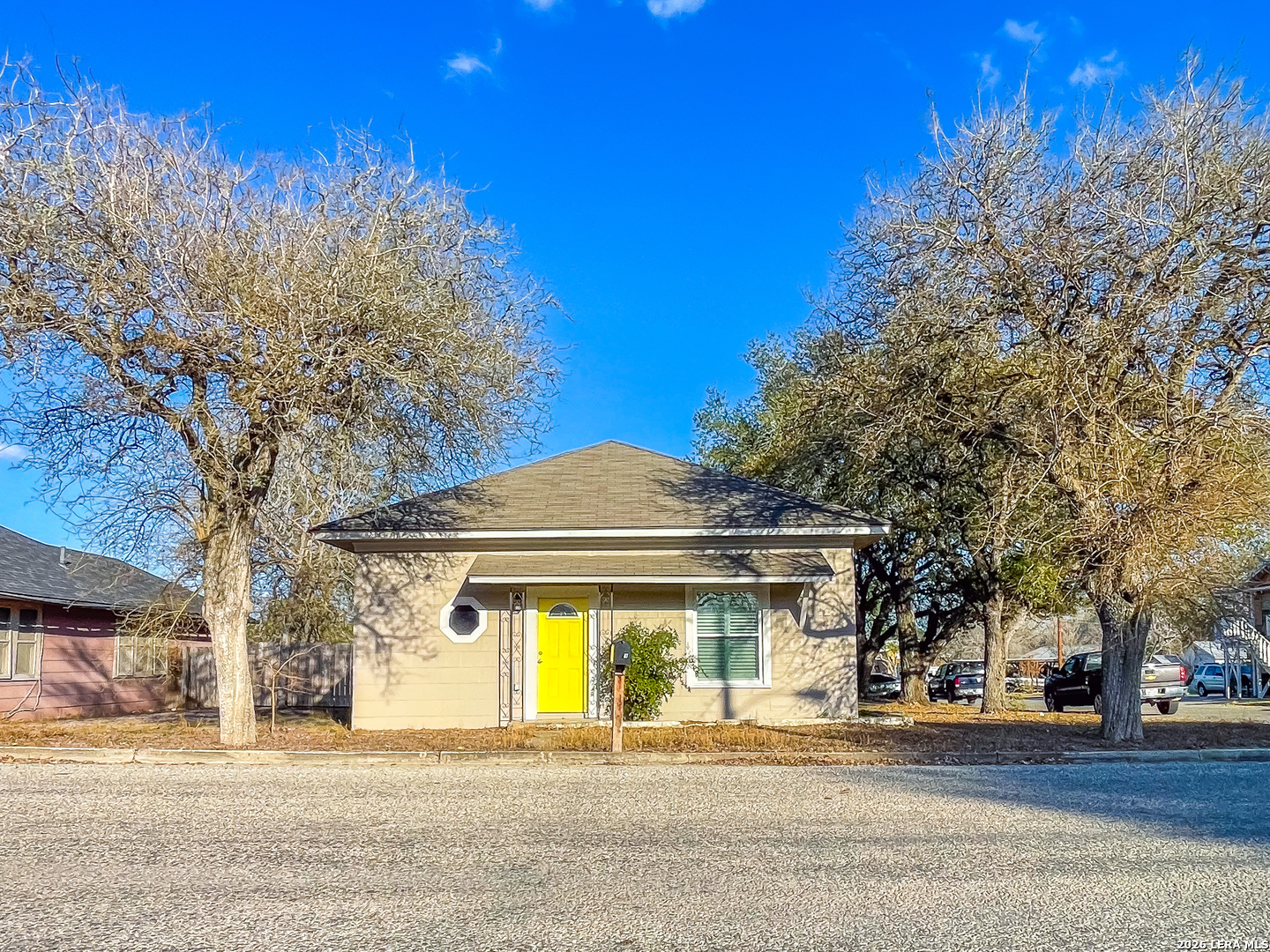 423 S 6th Kenedy TX 78119