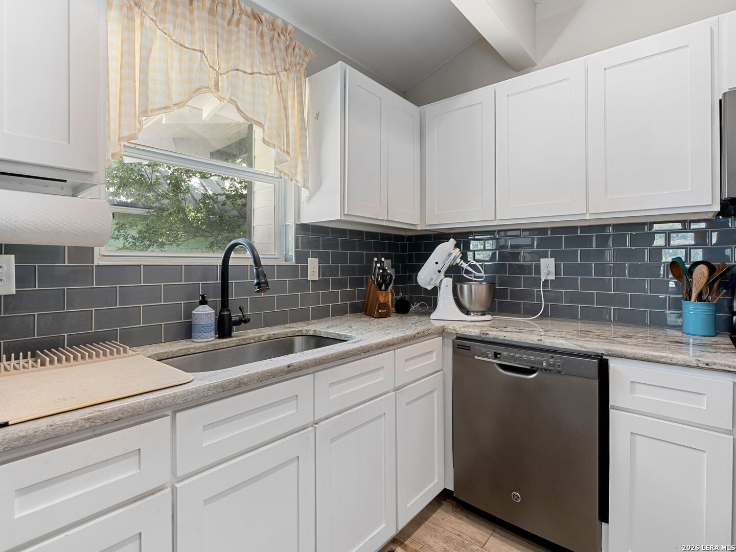 1122 W Craig Place San Antonio TX 78201