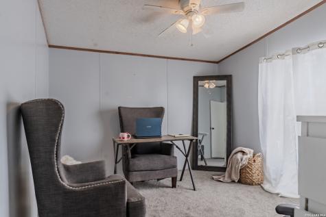 1217 County Road 6723 Natalia TX 78059