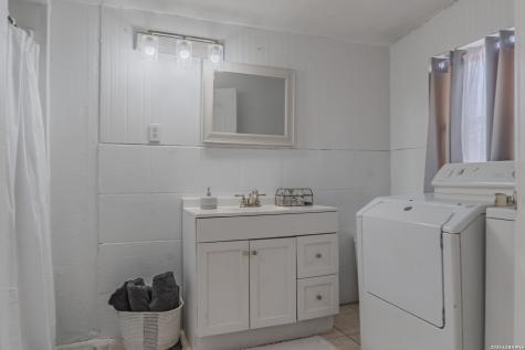 1217 County Road 6723 Natalia TX 78059