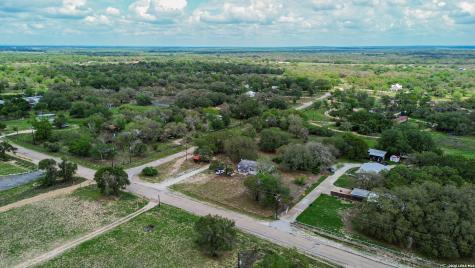 1217 County Road 6723 Natalia TX 78059