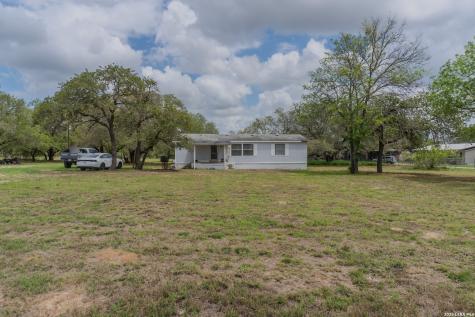 1217 County Road 6723 Natalia TX 78059
